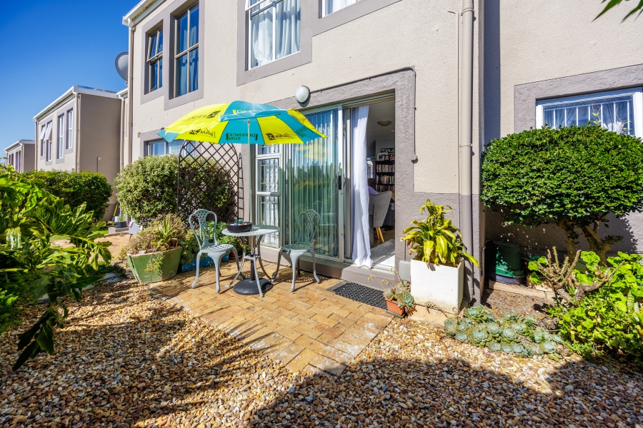 1 Bedroom Property for Sale in Uitzicht Western Cape